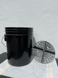 16 Litre Buckets & Grit Guards