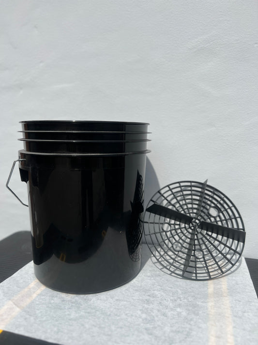 16 Litre Buckets & Grit Guards