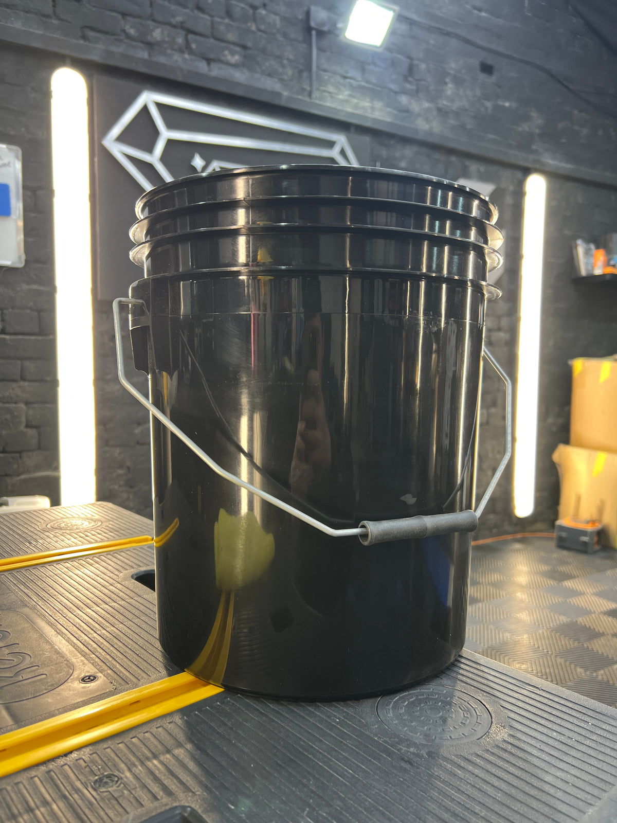 16 Litre Buckets & Grit Guards
